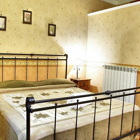 (22 m²) с 1 спальней(-ями) и 1 ванной(-ыми) комнатой(-ами) в районе Исторический центр Неаполь Экстерьер фото