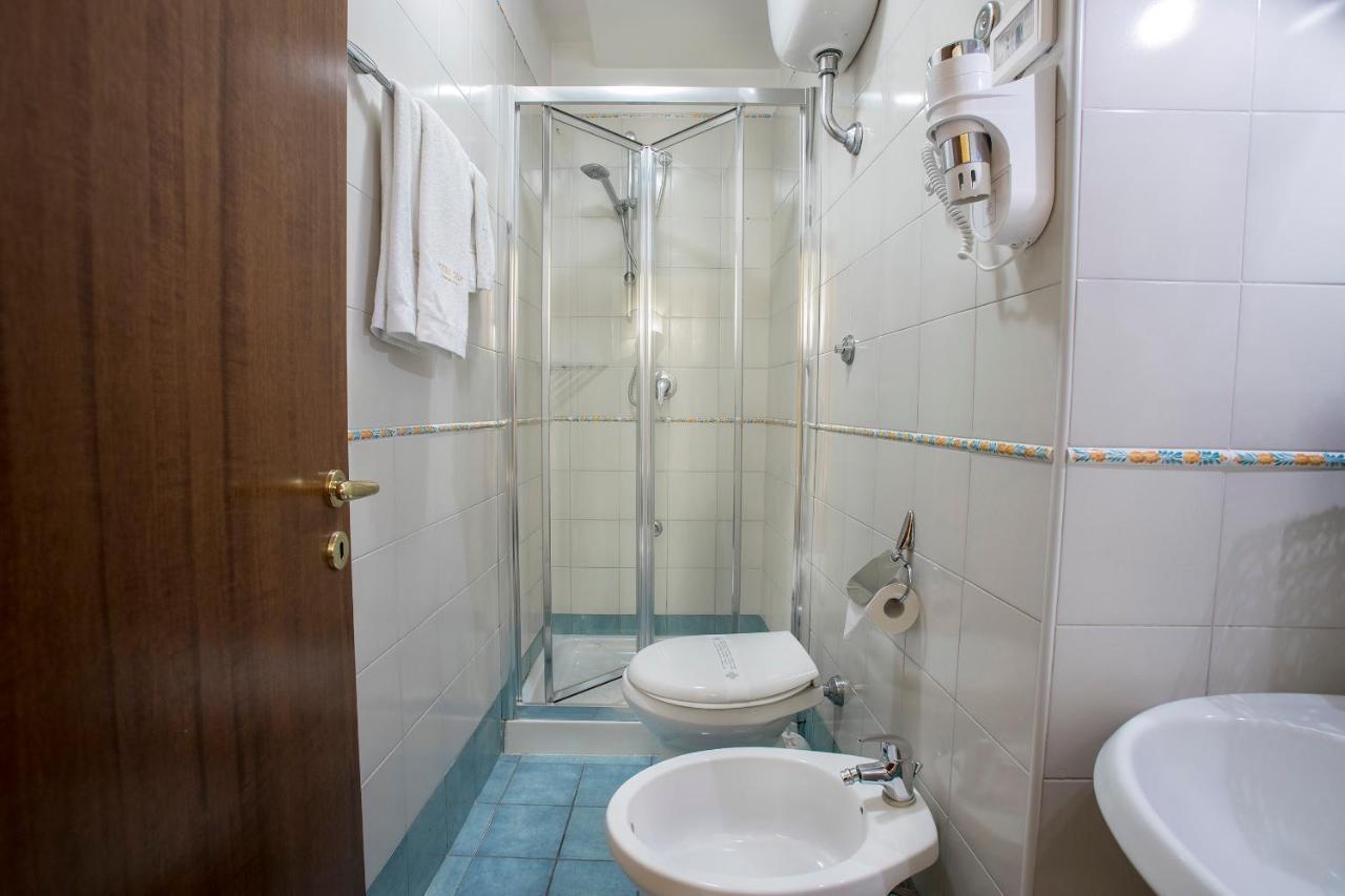(22 m²) с 1 спальней(-ями) и 1 ванной(-ыми) комнатой(-ами) в районе Исторический центр Неаполь Экстерьер фото