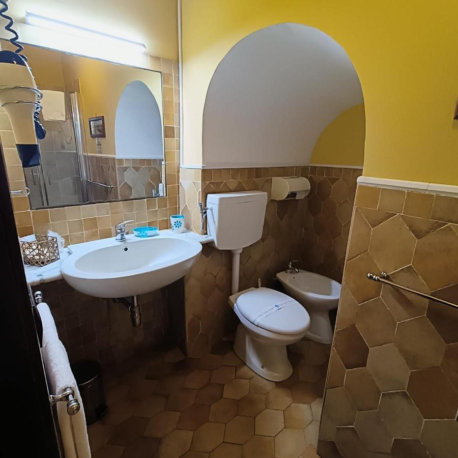 (22 m²) с 1 спальней(-ями) и 1 ванной(-ыми) комнатой(-ами) в районе Исторический центр Неаполь Экстерьер фото