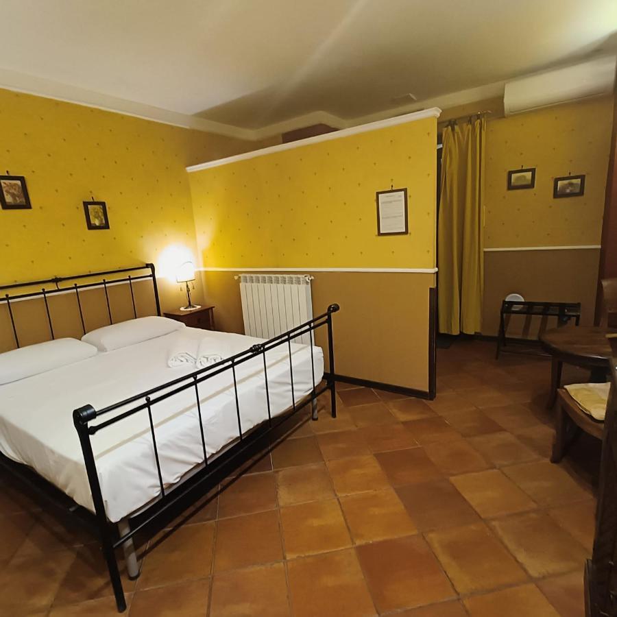 (22 m²) с 1 спальней(-ями) и 1 ванной(-ыми) комнатой(-ами) в районе Исторический центр Неаполь Экстерьер фото