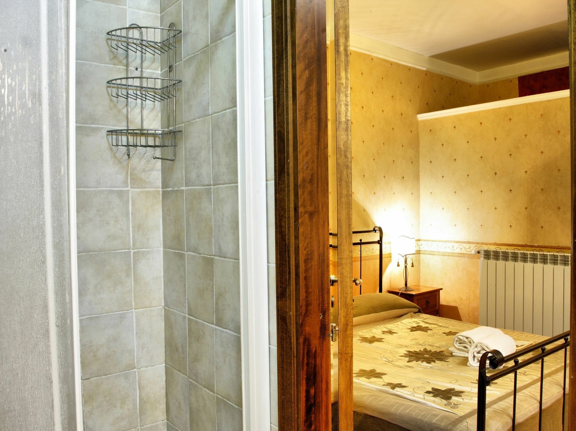 (22 m²) с 1 спальней(-ями) и 1 ванной(-ыми) комнатой(-ами) в районе Исторический центр Неаполь Экстерьер фото